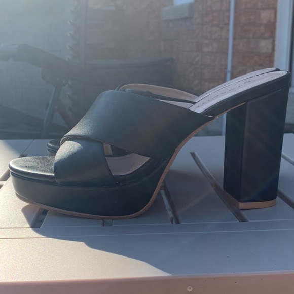 Shoe - Picture 4 of 7